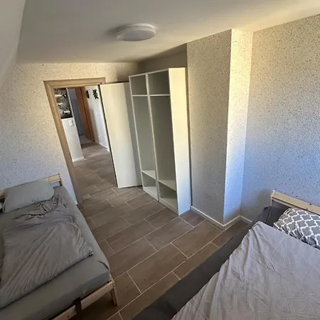 Am Rot-weiss Stadion E06